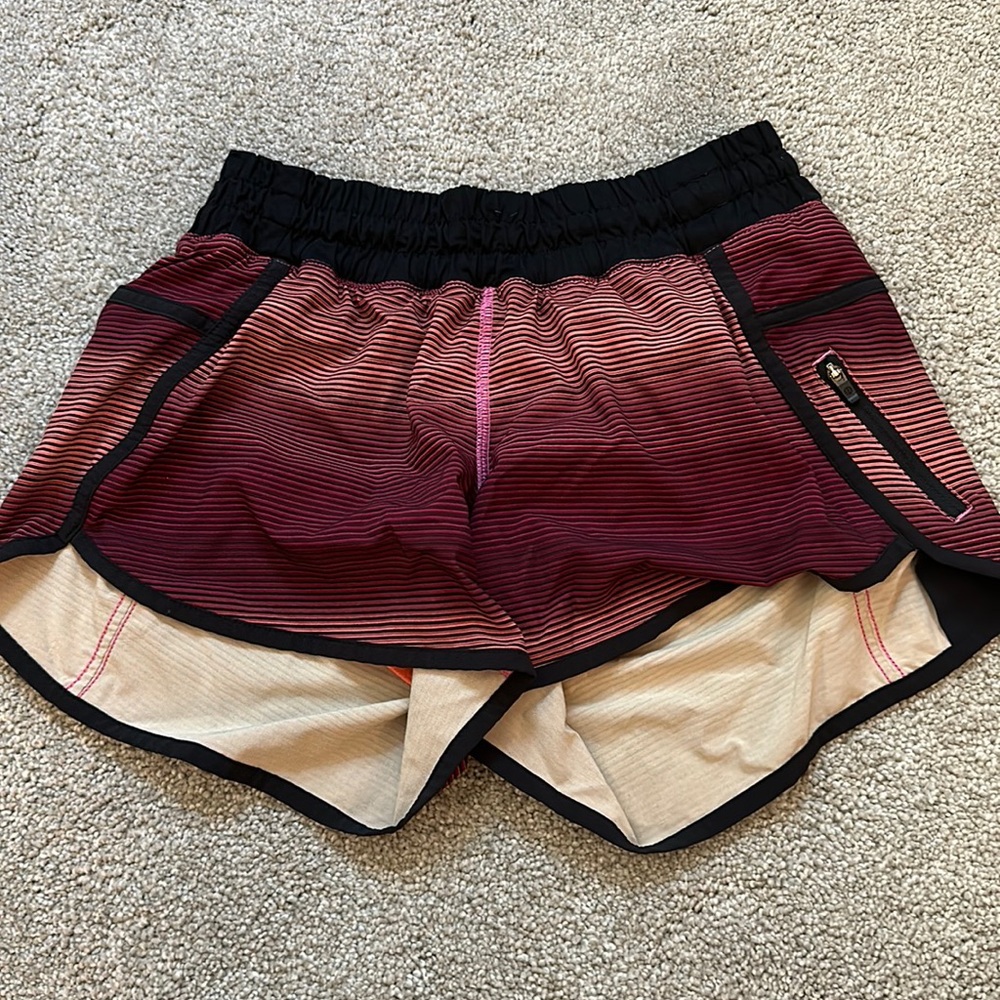 Lululemon Hotty Hot- multi colored- 4”inch